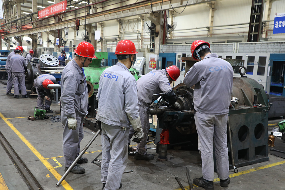 重泵公司奮戰(zhàn).jpg 重泵公司奮戰(zhàn).jpg